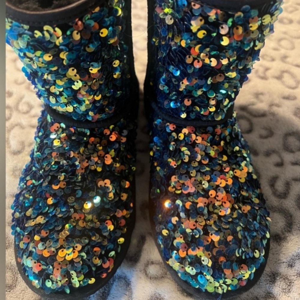 NEW Ugg Stellar Sequin Short Classic Pull On Boot Black Multi Color 6